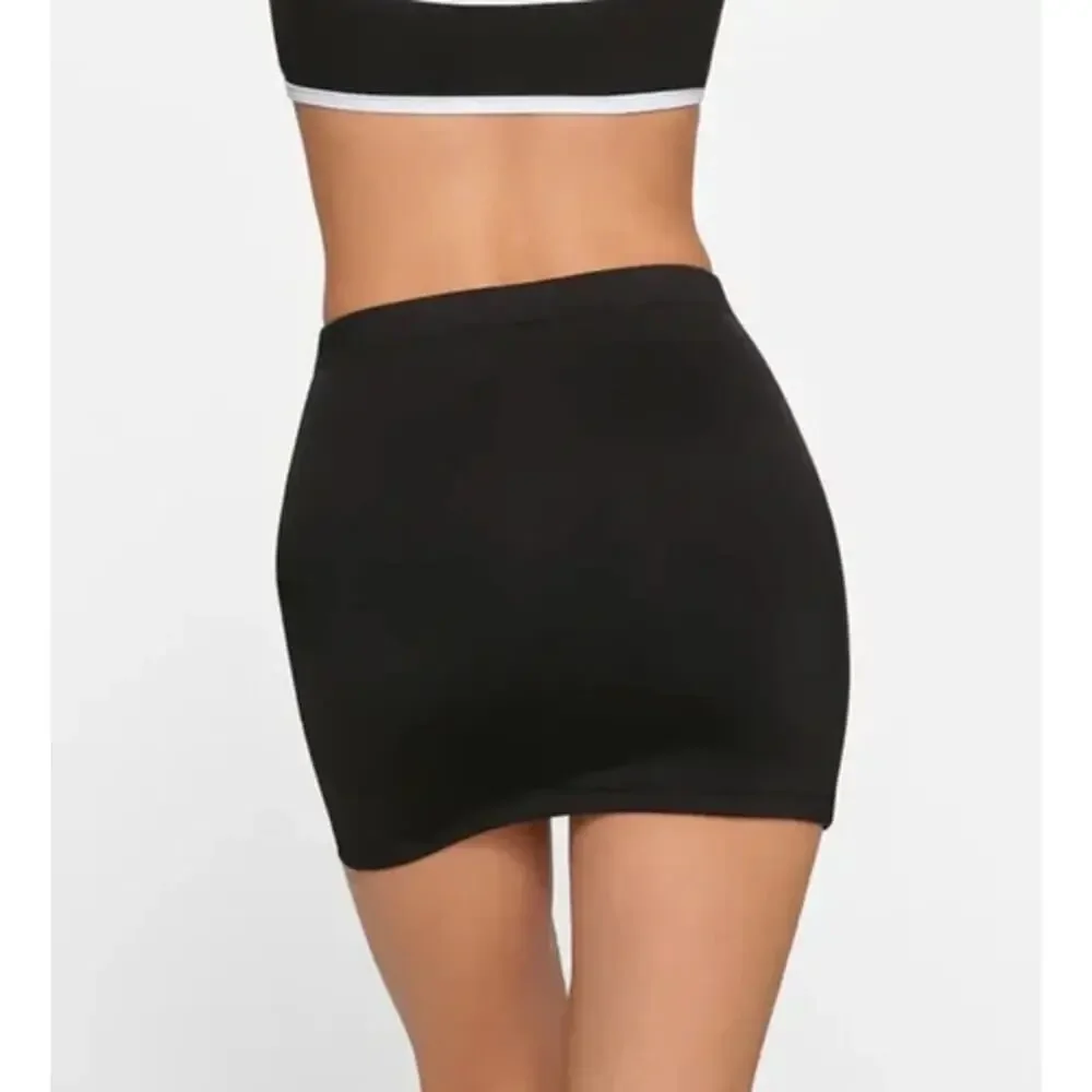 SKIMS women black